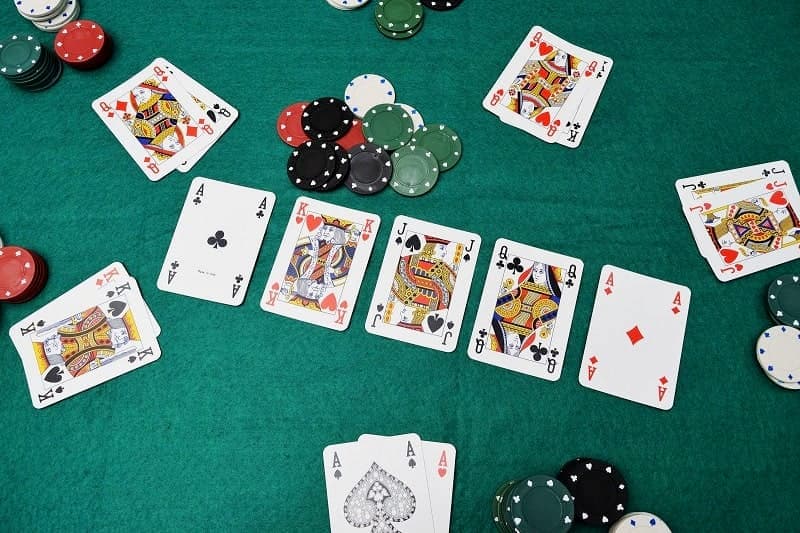 Tá lả là bài gì? Cách đánh bài tá lả đổi thưởng ra sao? 2 Nghiên cứu bản chất game tá lả là bài gì?